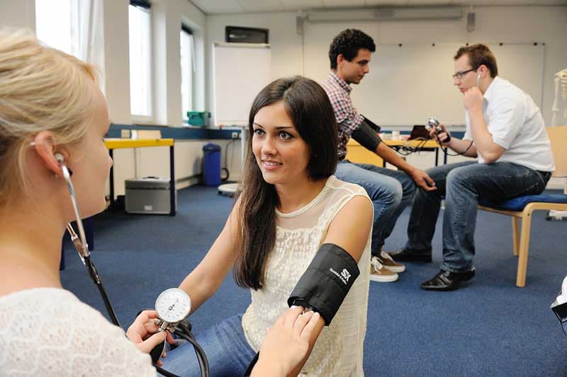 Erste-Hilfe Kurs Hauptbahnhof München für Mechaniker: Sicherheit in Garage und Werkstatt