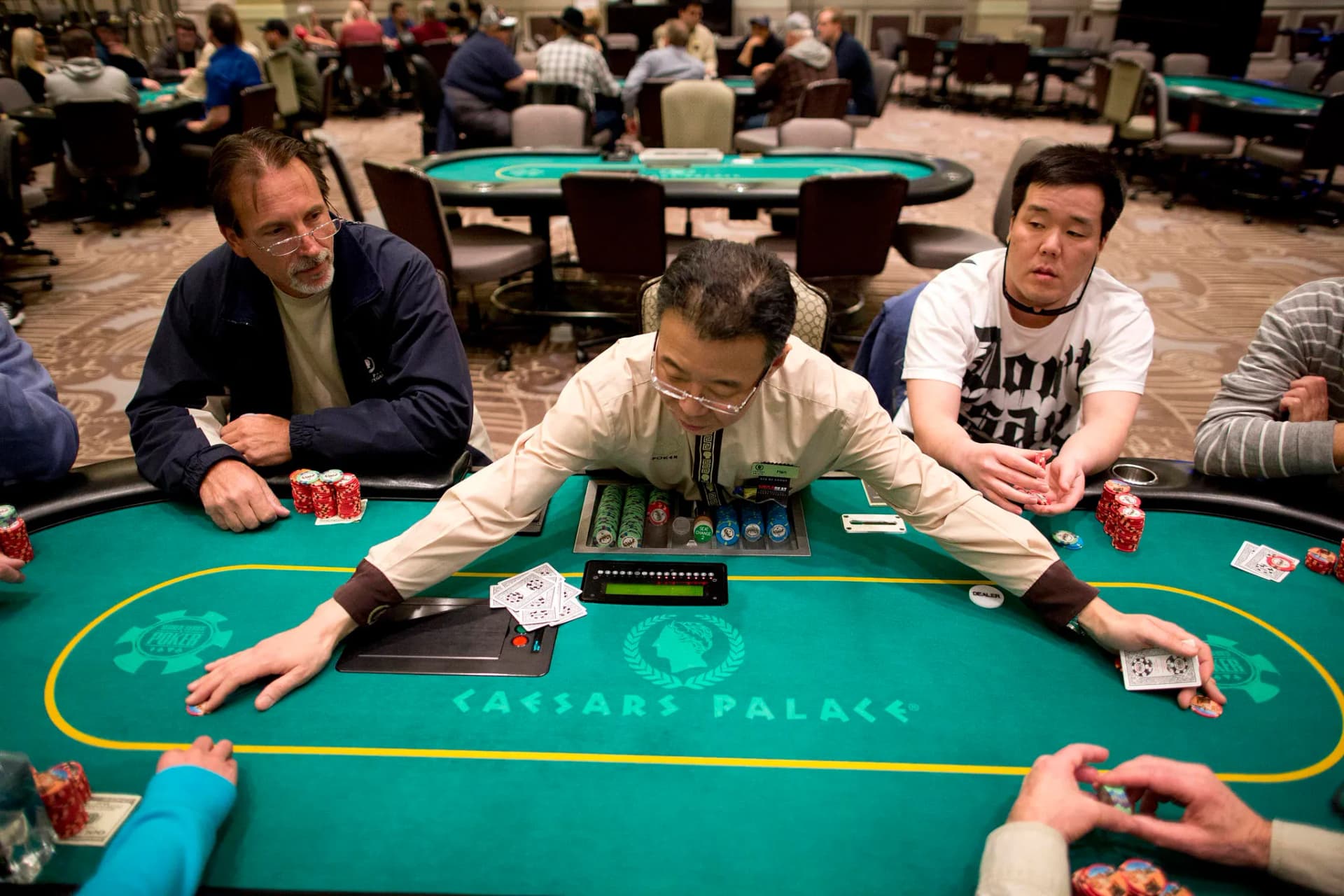 Differences Between Sports Betting and Live Betting: Which Betting Type Is More Suitable For You?