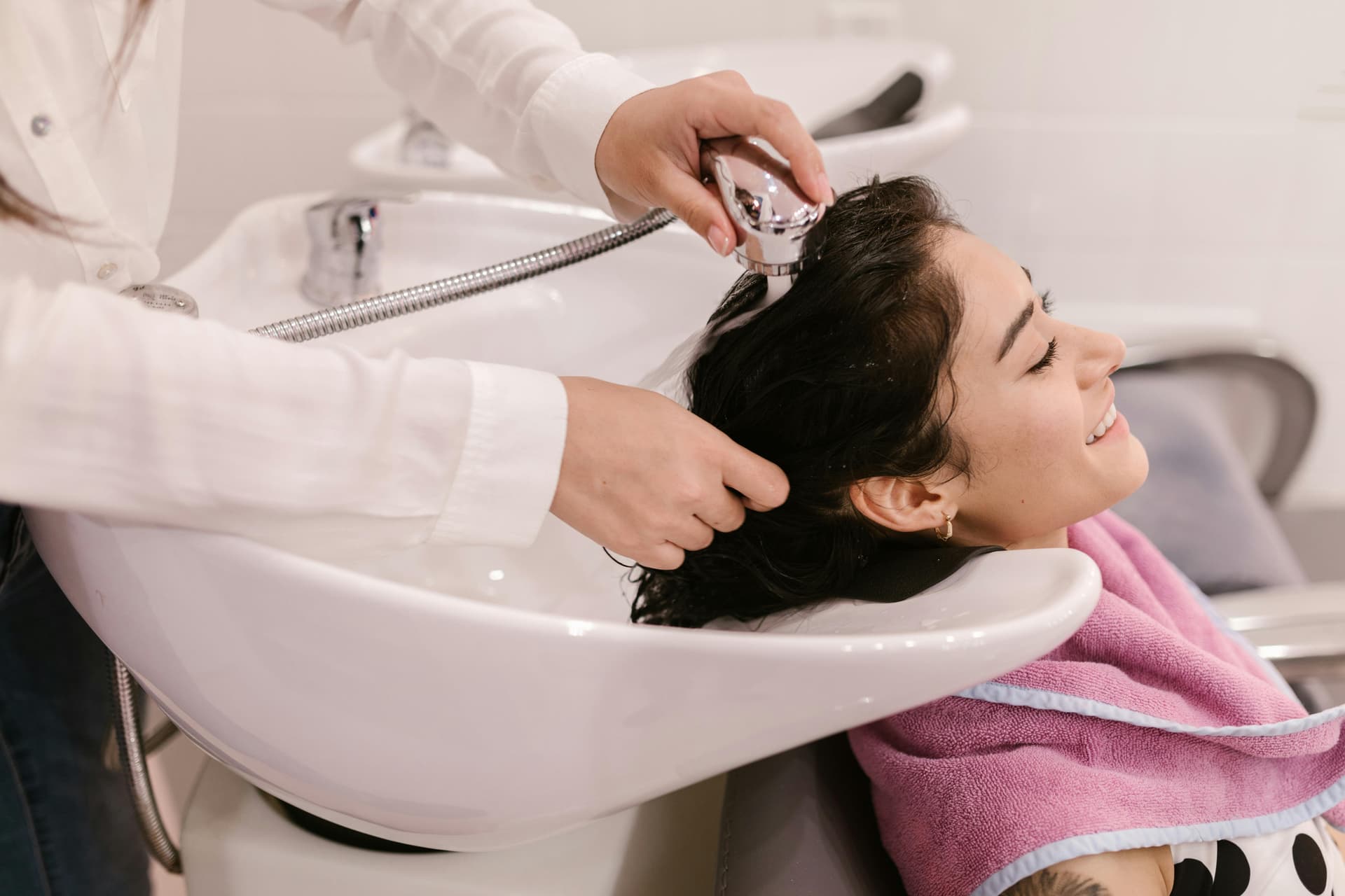 Friseur Waschbecken Wandmontage: Funktionale Optimierung für Salons