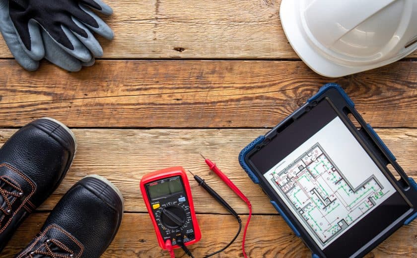 Wer darf die Prüfung ortsveränderlicher elektrischer Betriebsmittel durchführen?